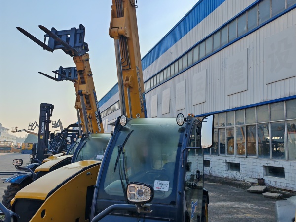 徐工XT2506E伸縮臂叉裝機