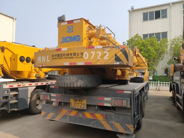 徐工QY25K先導(dǎo)汽車起重機(jī)