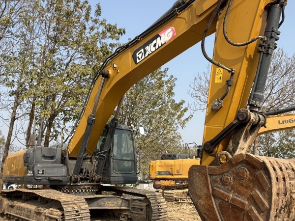 徐工XE370D履帶式挖掘機(jī)