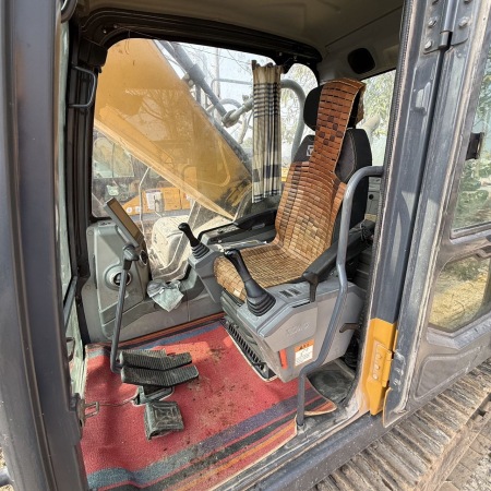 徐工XE370D履带式挖掘机