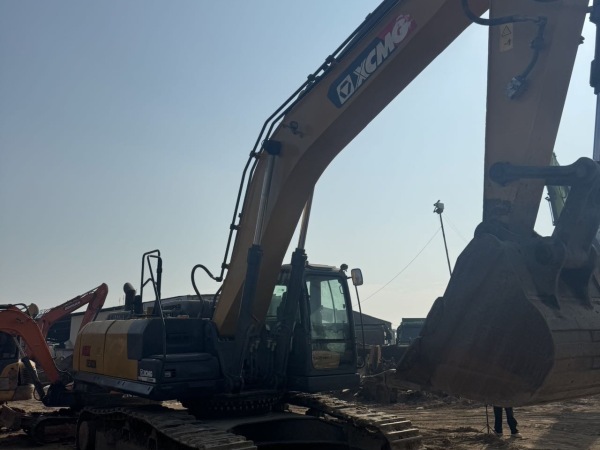 徐工XE380DK履帶式挖掘機