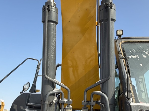 徐工XE370D履帶式挖掘機