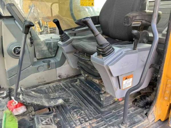 徐工XE200DA履帶式挖掘機