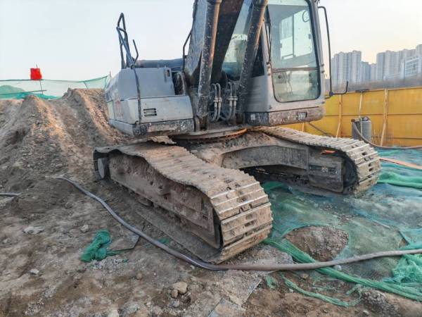 中聯(lián)重科ZE205E履帶式挖掘機(jī)