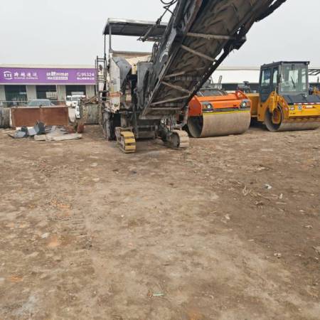 维特根W2000铣刨机