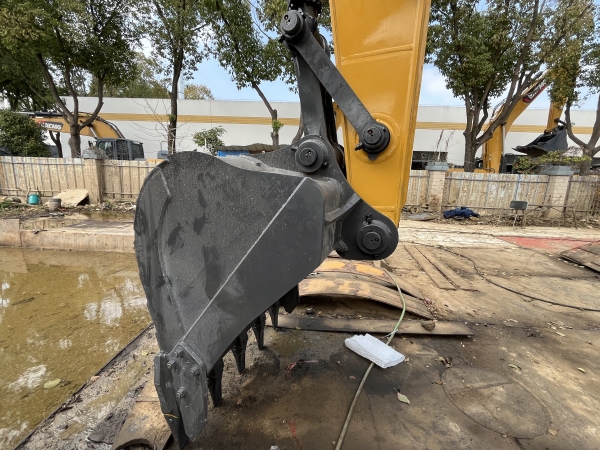 徐工XE215CA履带式挖掘机