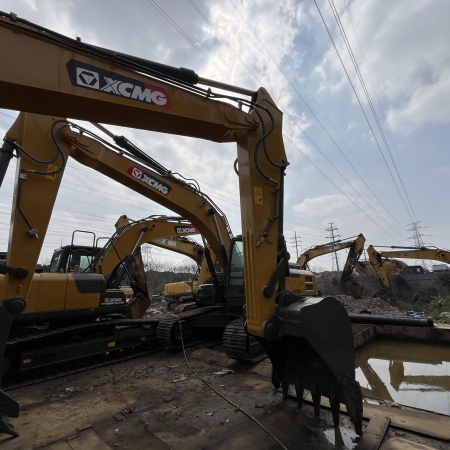 徐工XE215CA履带式挖掘机