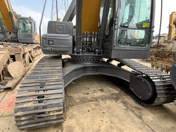 徐工XE215CA履带式挖掘机