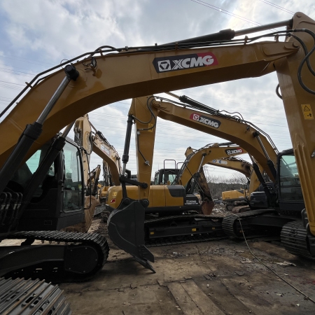 徐工XE215CA履带式挖掘机