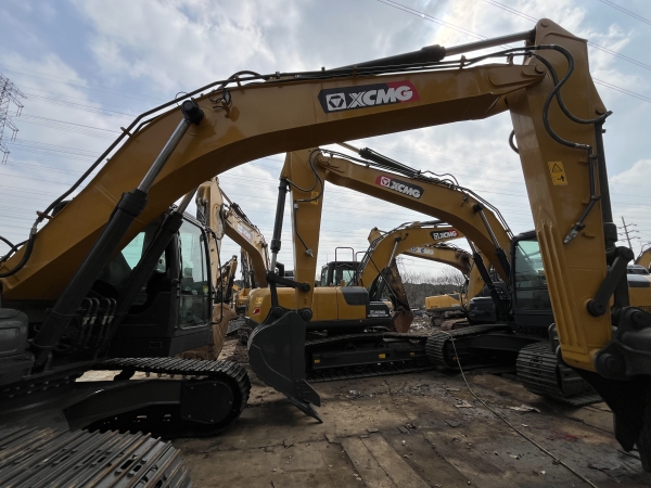 徐工XE215CA履带式挖掘机