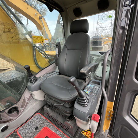 徐工XE215CA履带式挖掘机