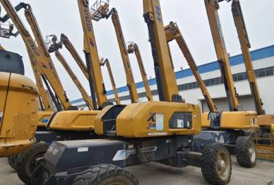 徐工XGS40K直臂式高空作業(yè)平臺