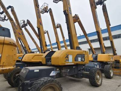 徐工XGS40K直臂式高空作業(yè)平臺(tái)