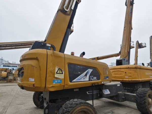 徐工XGS40K直臂式高空作業平臺