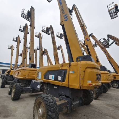 徐工XGS40K直臂式高空作业平台