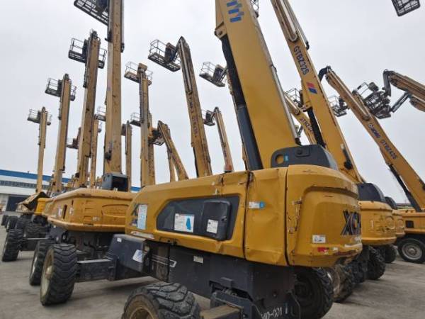 徐工XGS40K直臂式高空作業平臺