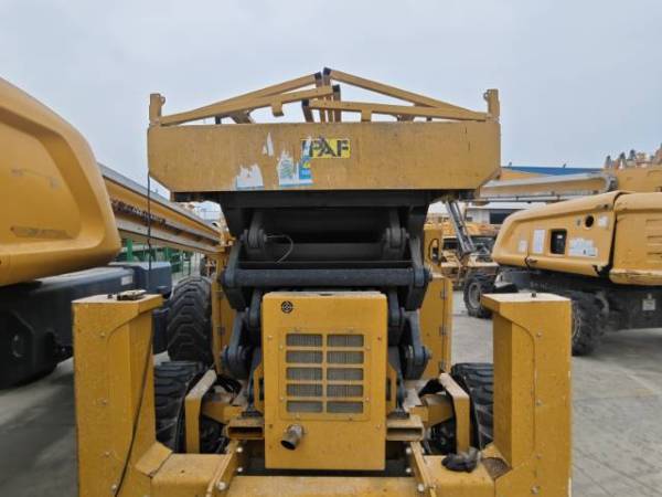 徐工XG1823RT剪叉式高空作業(yè)平臺(tái)