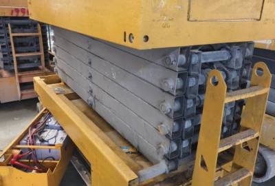 徐工GTJZ1212剪叉式高空作業(yè)平臺