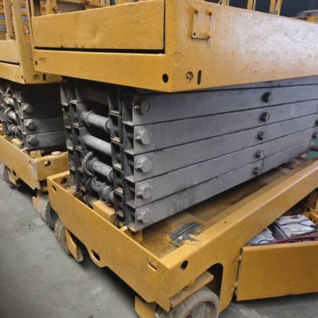 徐工GTJZ1212剪叉式高空作业平台