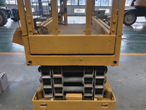 徐工GTJZ0607剪叉式高空作業平臺