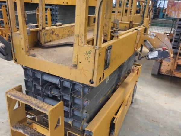 徐工GTJZ0607剪叉式高空作業平臺