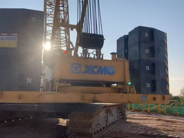 徐工XGC150履带式起重机