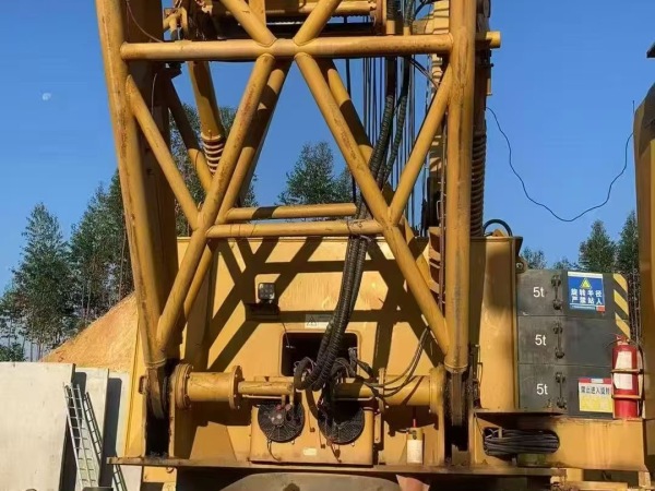 徐工XGC150履带式起重机