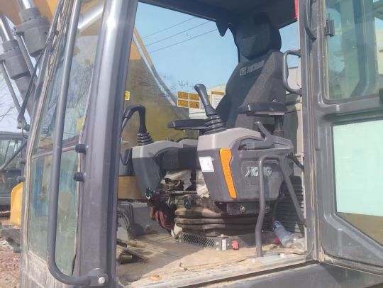 徐工XE200D履带式挖掘机