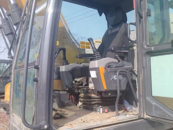 徐工XE200D履带式挖掘机