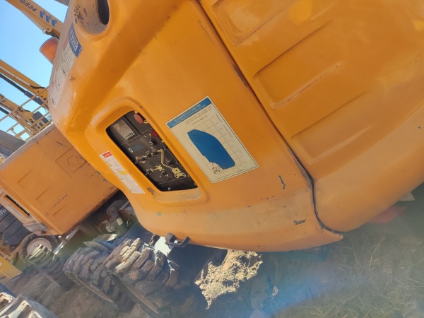 徐工GTBZ14J曲臂式高空作業平臺