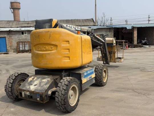 徐工GTBZ14JD曲臂式高空作業(yè)平臺(tái)