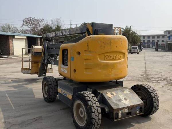 徐工GTBZ14JD曲臂式高空作業(yè)平臺(tái)