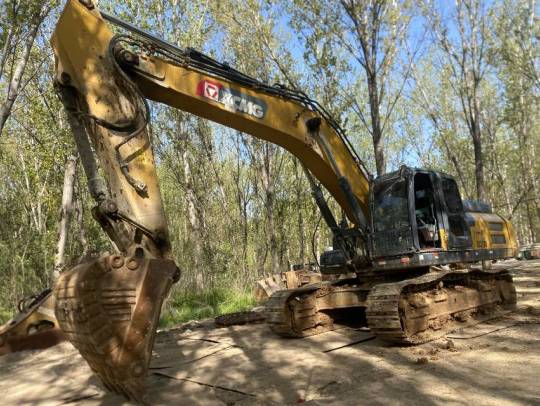 徐工XE370D履帶式挖掘機