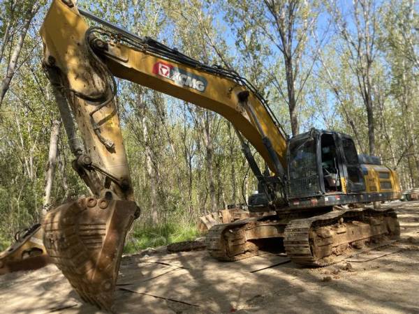 徐工XE370D履帶式挖掘機