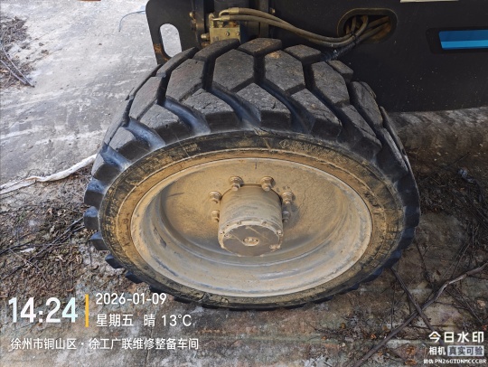 徐工XGS28直臂式高空作业平台