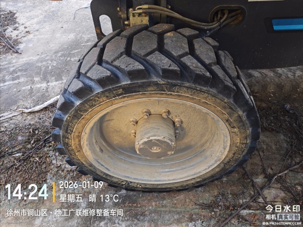 徐工XGS28直臂式高空作业平台