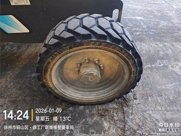 徐工XGS28直臂式高空作业平台