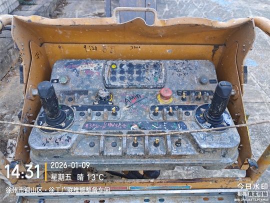 徐工XGS28直臂式高空作业平台