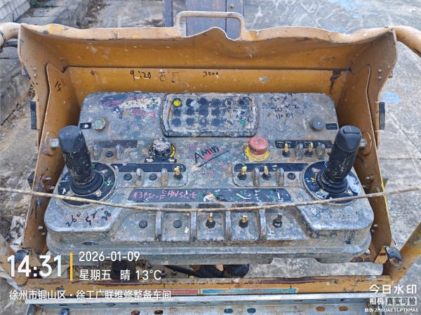 徐工XGS28直臂式高空作业平台