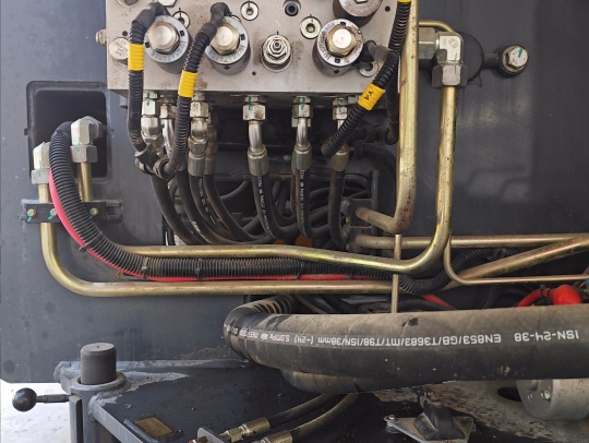 徐工XGS28直臂式高空作业平台