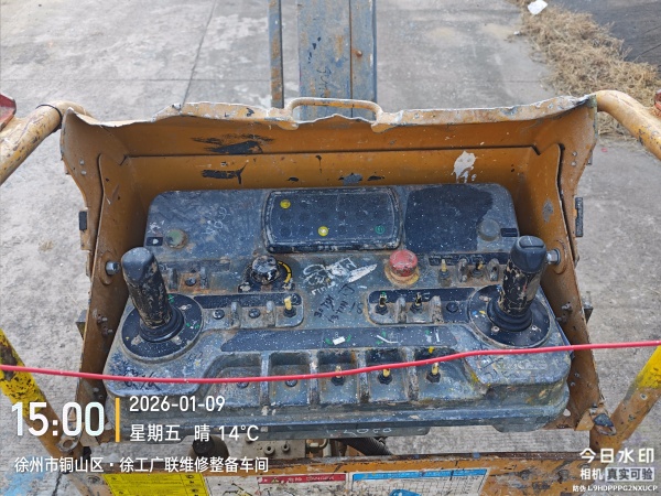 徐工XGS28直臂式高空作业平台