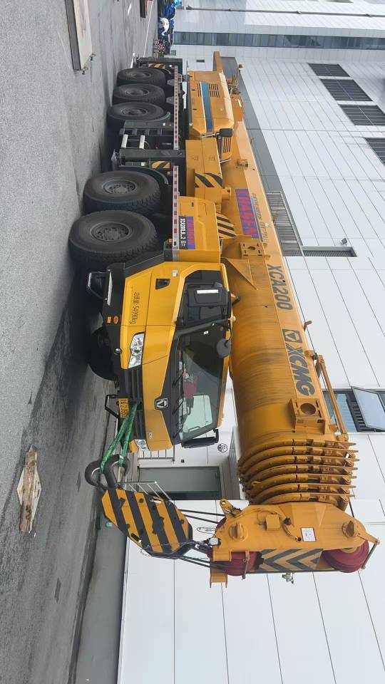 徐工XCT200L8汽车起重机