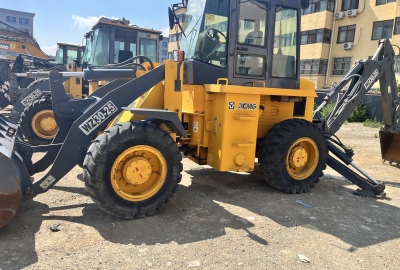 徐工XC8-S2560挖掘装载机