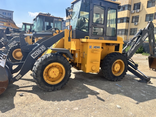 徐工XC8-S2560挖掘装载机