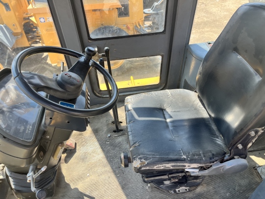 徐工XC8-S2560挖掘装载机