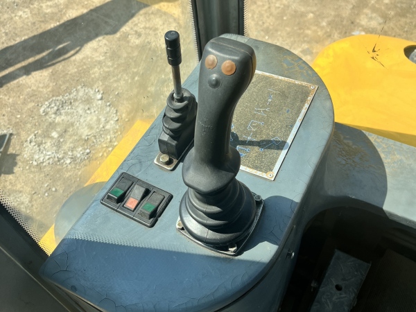 徐工XC8-S2560挖掘装载机